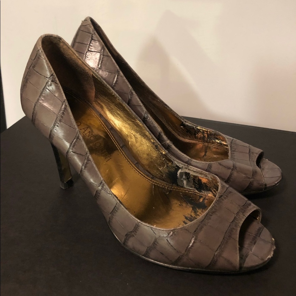 Beautiful and extremely comfortable grey faux snake skin Enzo 3 inch heels